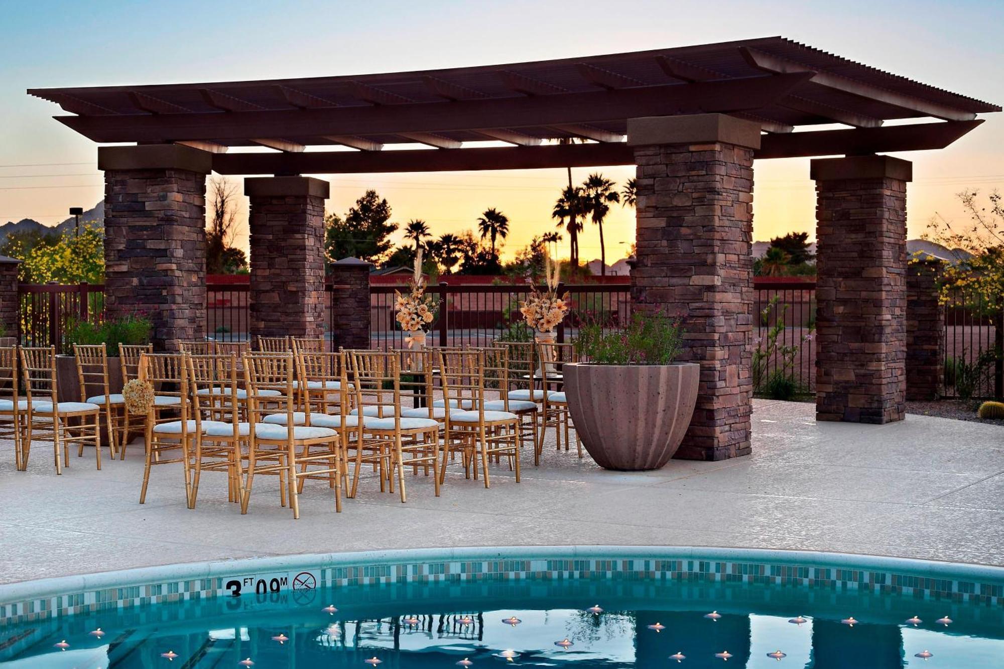 Courtyard By Marriott Scottsdale Salt River Exterior photo