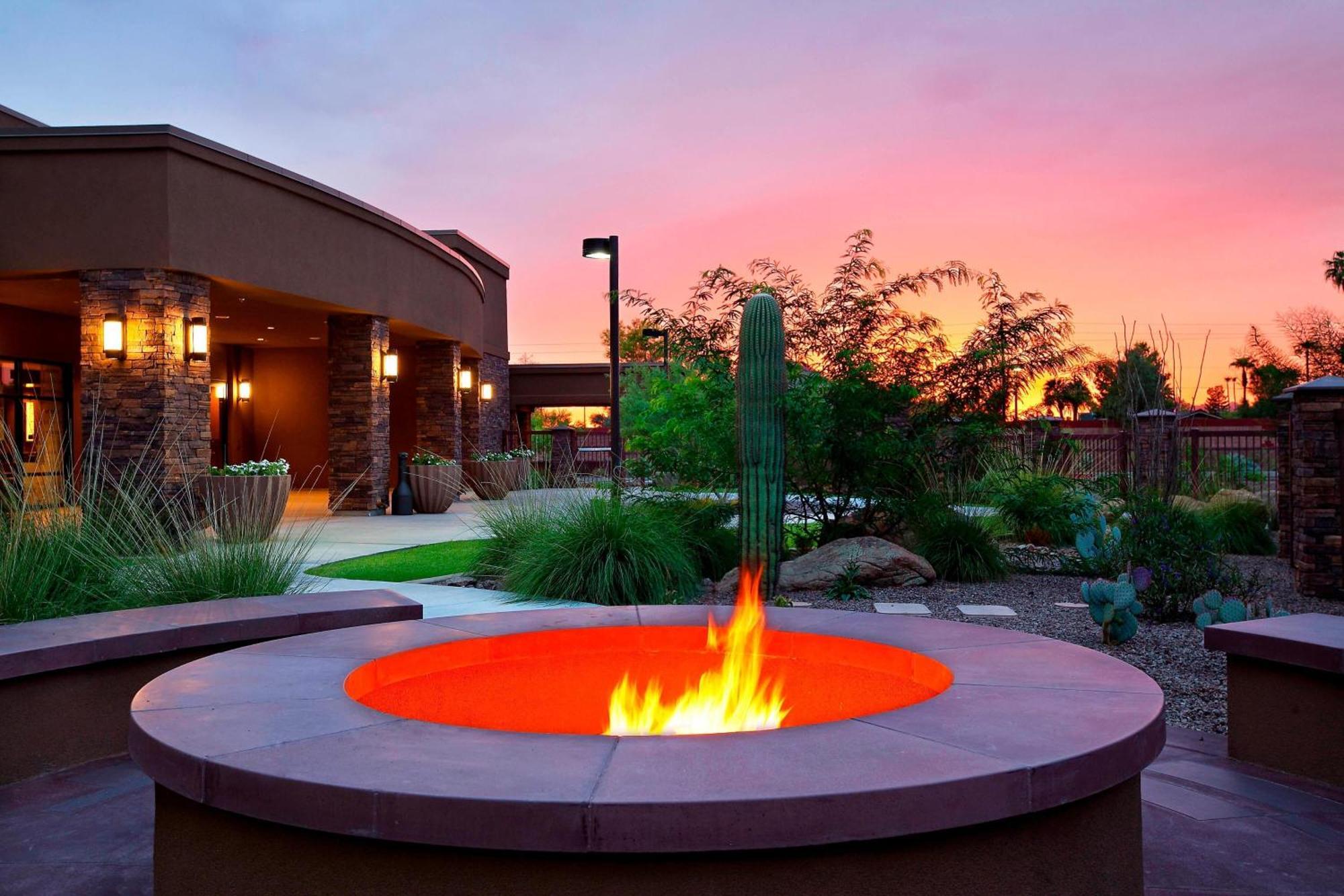 Courtyard By Marriott Scottsdale Salt River Exterior photo